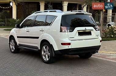Позашляховик / Кросовер Mitsubishi Outlander XL 2010 в 