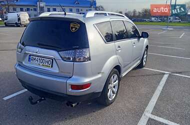 Внедорожник / Кроссовер Mitsubishi Outlander XL 2010 в 