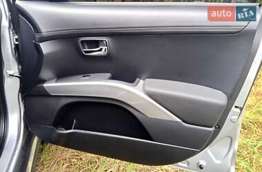 Внедорожник / Кроссовер Mitsubishi Outlander XL 2010 в 