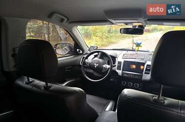 Внедорожник / Кроссовер Mitsubishi Outlander XL 2010 в 