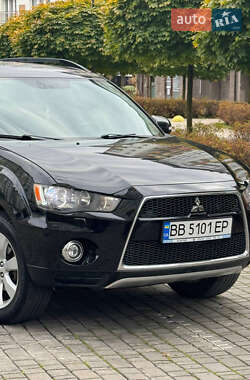 Позашляховик / Кросовер Mitsubishi Outlander XL 2012 в 