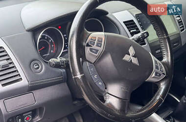 Позашляховик / Кросовер Mitsubishi Outlander XL 2012 в 