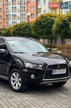 Позашляховик / Кросовер Mitsubishi Outlander XL 2012 в 