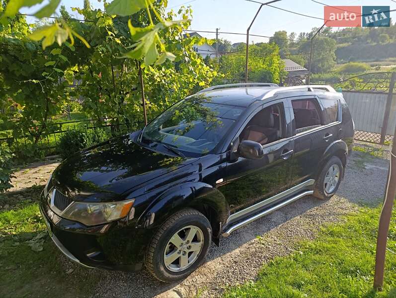 Позашляховик / Кросовер Mitsubishi Outlander XL 2007 в 