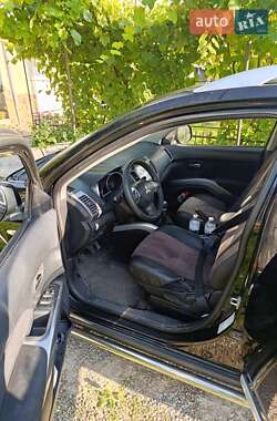 Позашляховик / Кросовер Mitsubishi Outlander XL 2007 в 