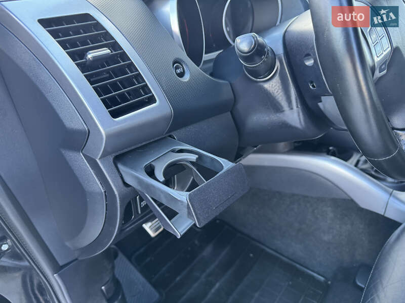 Позашляховик / Кросовер Mitsubishi Outlander XL 2008 в Івано-Франківську
