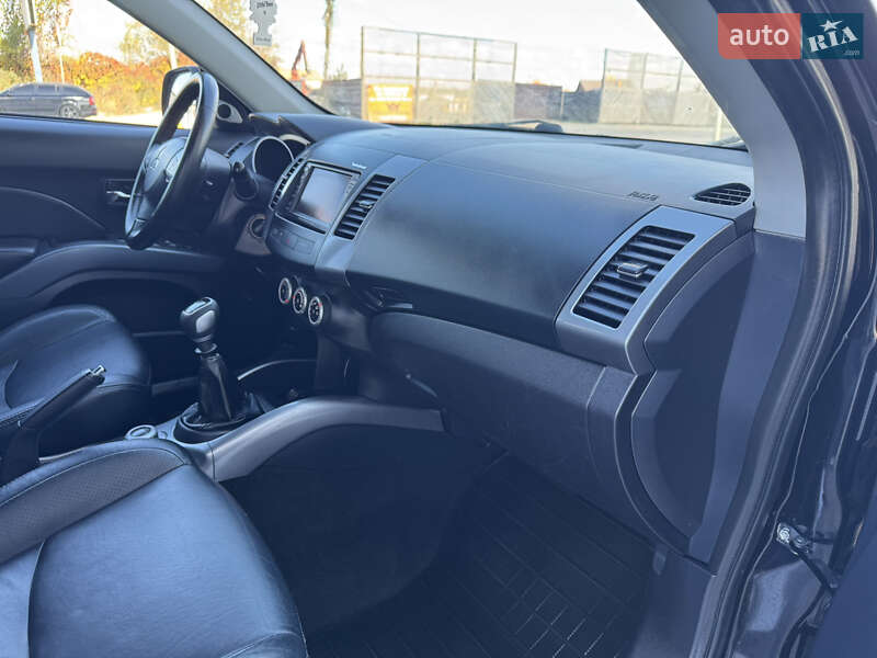 Позашляховик / Кросовер Mitsubishi Outlander XL 2008 в Івано-Франківську