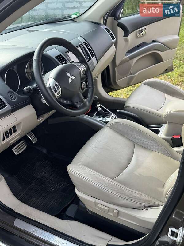Внедорожник / Кроссовер Mitsubishi Outlander XL 2011 в Чернигове фото 5 Внедорожник / Кроссовер Mitsubishi Outlander XL 2011 в Чернигове