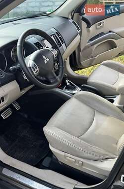 Позашляховик / Кросовер Mitsubishi Outlander XL 2011 в  фото 5 Позашляховик / Кросовер Mitsubishi Outlander XL 2011 в