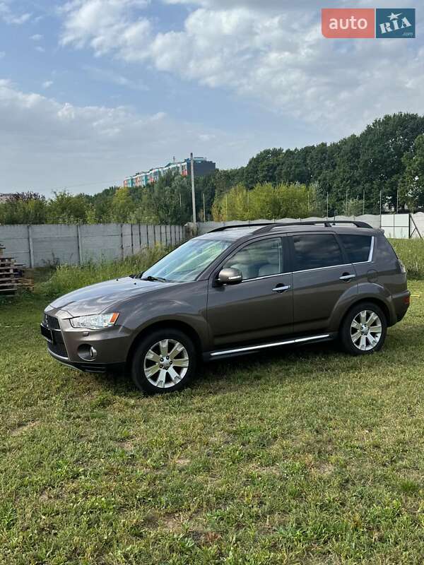 Внедорожник / Кроссовер Mitsubishi Outlander XL 2011 в Чернигове фото 9 Внедорожник / Кроссовер Mitsubishi Outlander XL 2011 в Чернигове