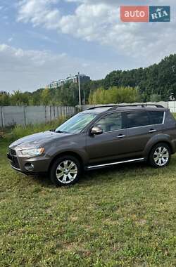 Позашляховик / Кросовер Mitsubishi Outlander XL 2011 в  фото 9 Позашляховик / Кросовер Mitsubishi Outlander XL 2011 в