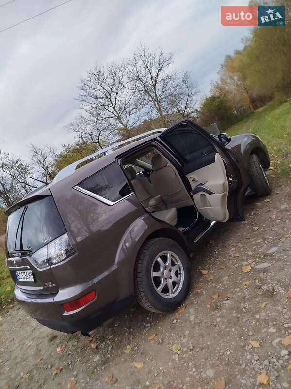 Внедорожник / Кроссовер Mitsubishi Outlander XL 2010 в Самборе фото 25 Внедорожник / Кроссовер Mitsubishi Outlander XL 2010 в Самборе