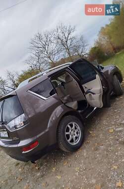 Позашляховик / Кросовер Mitsubishi Outlander XL 2010 в  фото 25 Позашляховик / Кросовер Mitsubishi Outlander XL 2010 в