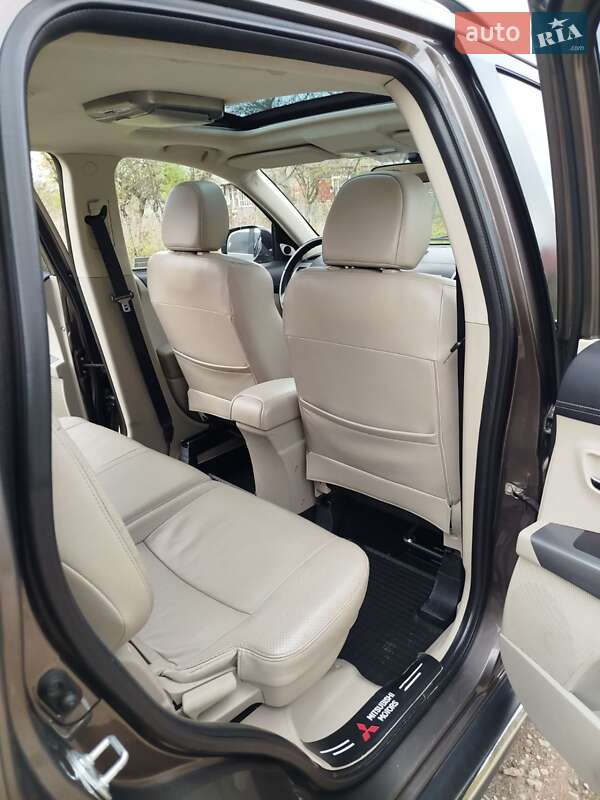 Внедорожник / Кроссовер Mitsubishi Outlander XL 2010 в Самборе фото 27 Внедорожник / Кроссовер Mitsubishi Outlander XL 2010 в Самборе