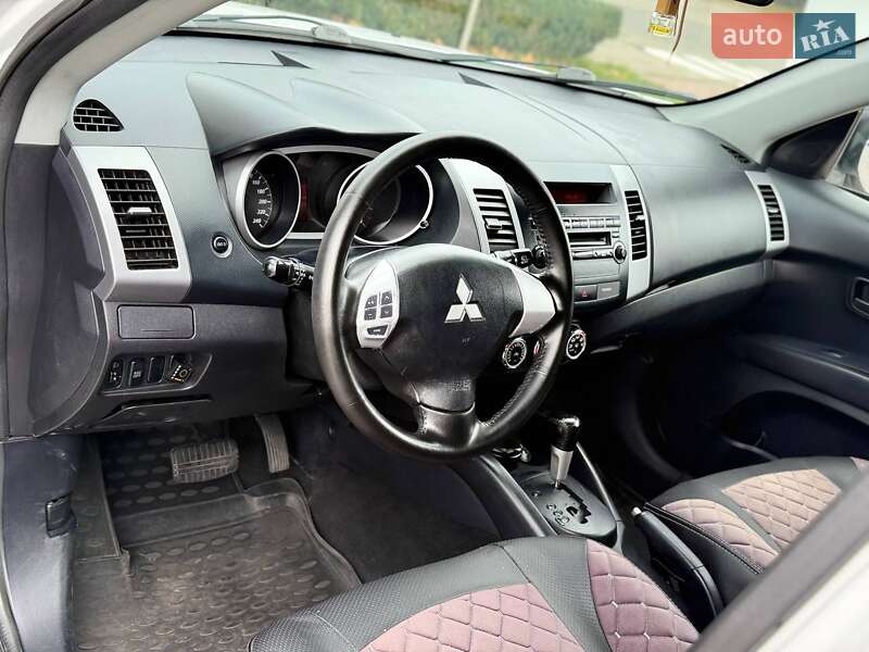 Внедорожник / Кроссовер Mitsubishi Outlander XL 2010 в Одессе фото 9 Внедорожник / Кроссовер Mitsubishi Outlander XL 2010 в Одессе