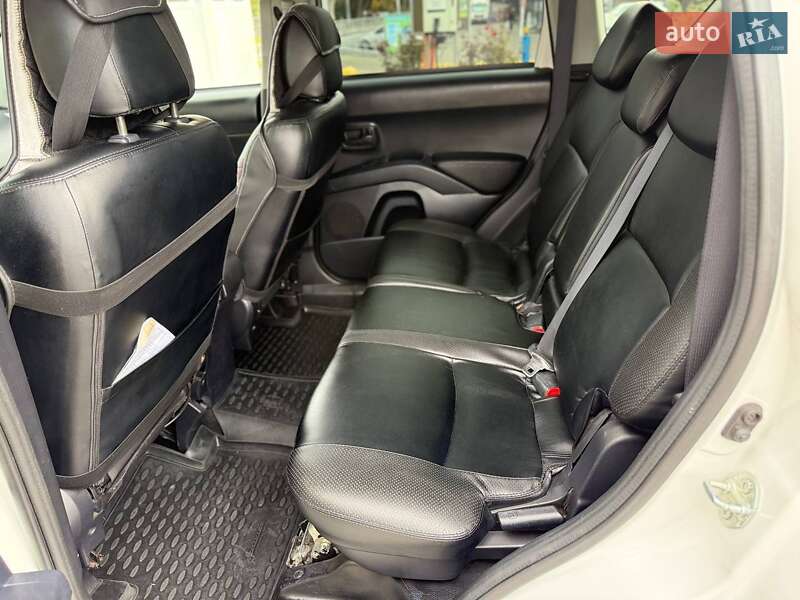 Внедорожник / Кроссовер Mitsubishi Outlander XL 2010 в Одессе фото 13 Внедорожник / Кроссовер Mitsubishi Outlander XL 2010 в Одессе