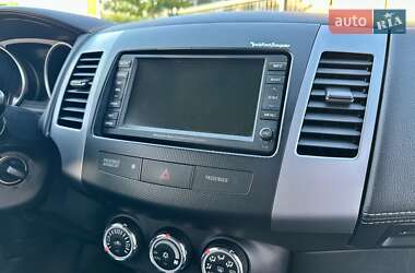 Внедорожник / Кроссовер Mitsubishi Outlander XL 2011 в 