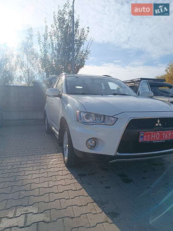 Позашляховик / Кросовер Mitsubishi Outlander XL 2011 в Дубні фото 6 Позашляховик / Кросовер Mitsubishi Outlander XL 2011 в Дубні