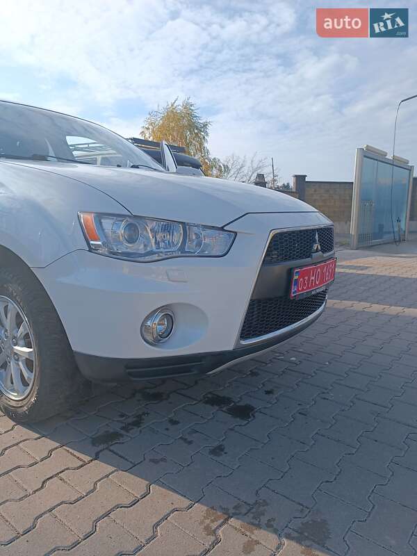Позашляховик / Кросовер Mitsubishi Outlander XL 2011 в Дубні фото 10 Позашляховик / Кросовер Mitsubishi Outlander XL 2011 в Дубні