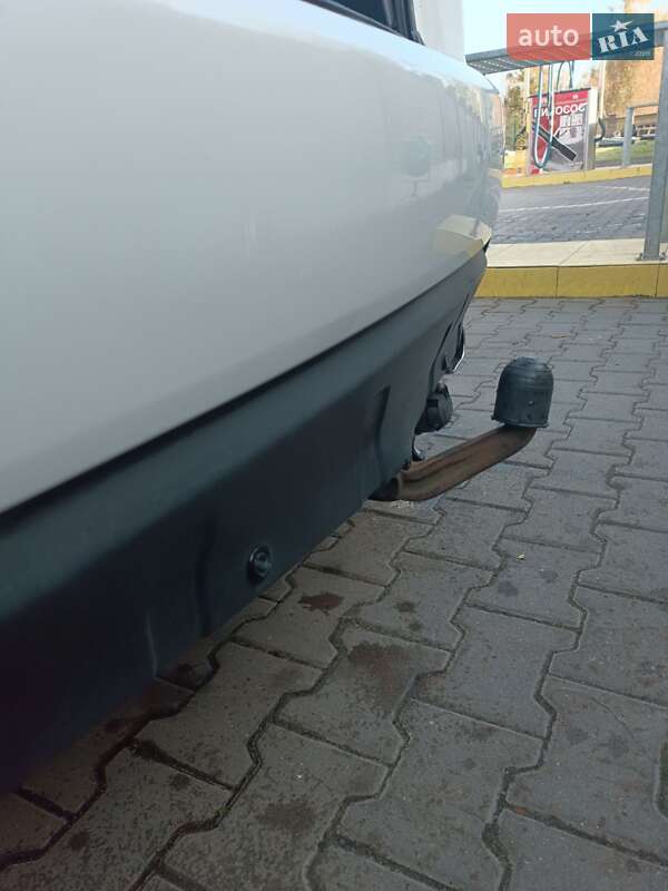 Позашляховик / Кросовер Mitsubishi Outlander XL 2011 в Дубні фото 14 Позашляховик / Кросовер Mitsubishi Outlander XL 2011 в Дубні