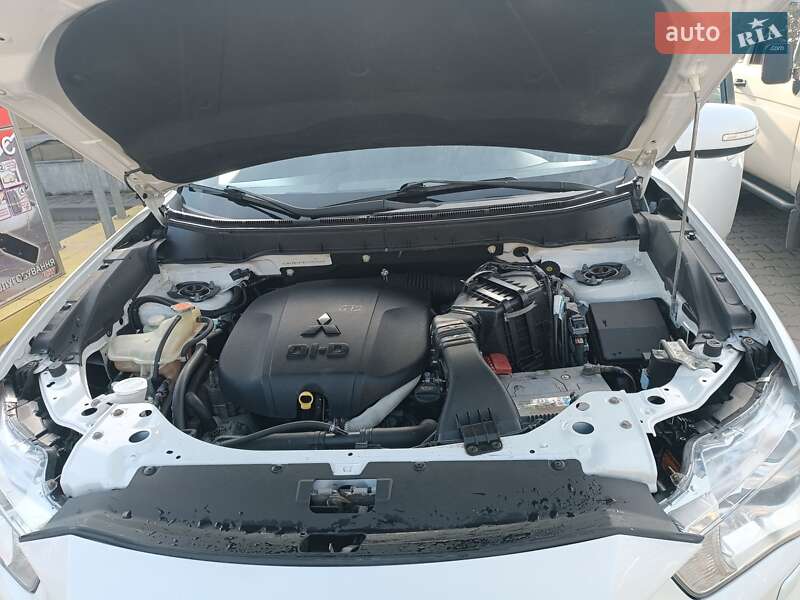 Позашляховик / Кросовер Mitsubishi Outlander XL 2011 в Дубні фото 19 Позашляховик / Кросовер Mitsubishi Outlander XL 2011 в Дубні