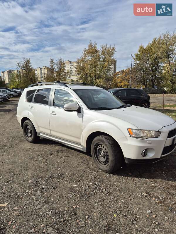 Позашляховик / Кросовер Mitsubishi Outlander XL 2011 в Києві фото 3 Позашляховик / Кросовер Mitsubishi Outlander XL 2011 в Києві