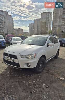 Позашляховик / Кросовер Mitsubishi Outlander XL 2011 в Києві