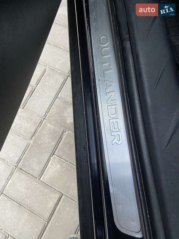 Позашляховик / Кросовер Mitsubishi Outlander XL 2008 в Дніпрі фото 16 Позашляховик / Кросовер Mitsubishi Outlander XL 2008 в Дніпрі
