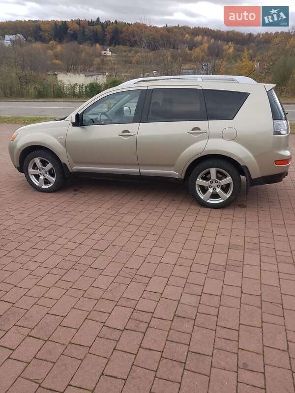 Позашляховик / Кросовер Mitsubishi Outlander XL 2007 в Трускавці фото 7 Позашляховик / Кросовер Mitsubishi Outlander XL 2007 в Трускавці