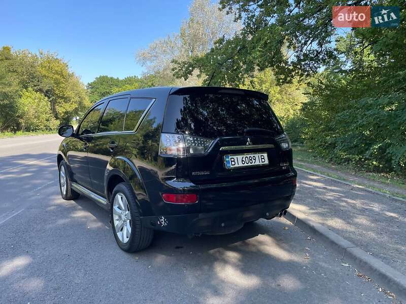 Внедорожник / Кроссовер Mitsubishi Outlander XL 2012 в Полтаве