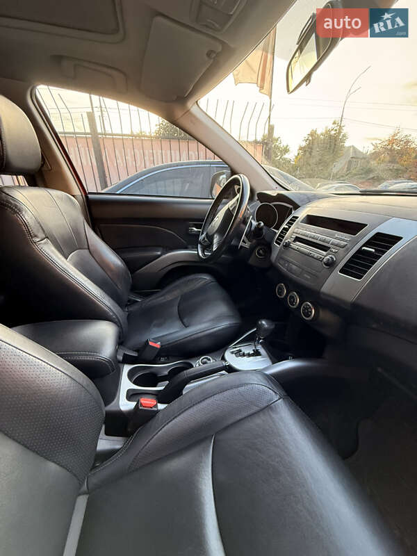 Позашляховик / Кросовер Mitsubishi Outlander XL 2008 в Києві фото 17 Позашляховик / Кросовер Mitsubishi Outlander XL 2008 в Києві