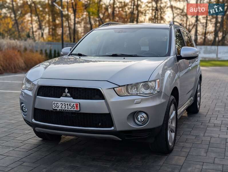 Внедорожник / Кроссовер Mitsubishi Outlander XL 2012 в Луцке