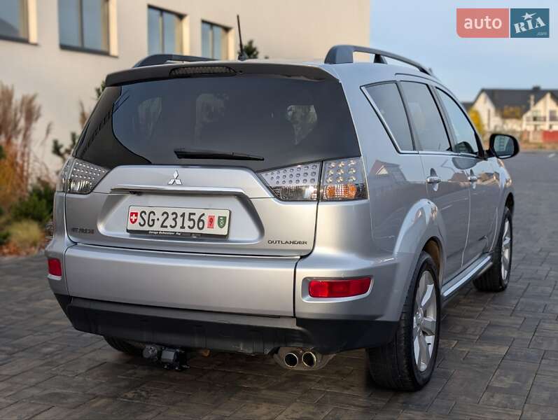 Внедорожник / Кроссовер Mitsubishi Outlander XL 2012 в Луцке
