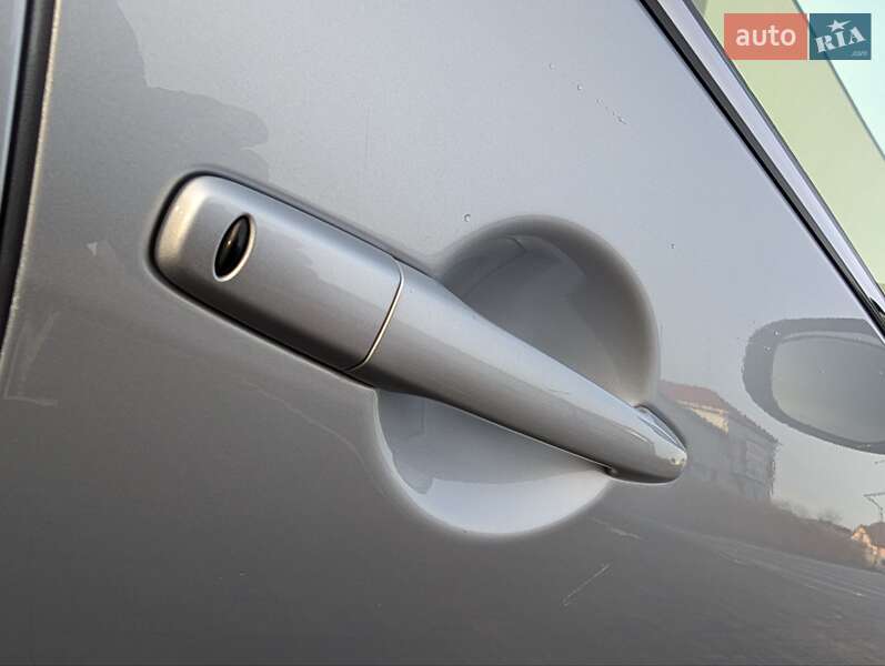 Внедорожник / Кроссовер Mitsubishi Outlander XL 2012 в Луцке