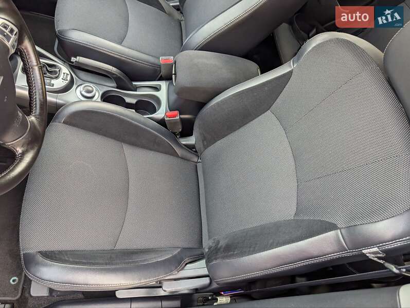 Внедорожник / Кроссовер Mitsubishi Outlander XL 2012 в Луцке