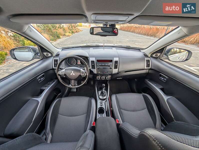 Внедорожник / Кроссовер Mitsubishi Outlander XL 2012 в Луцке