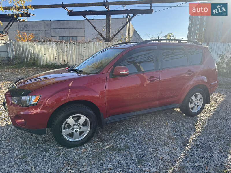 Внедорожник / Кроссовер Mitsubishi Outlander XL 2011 в Ивано-Франковске