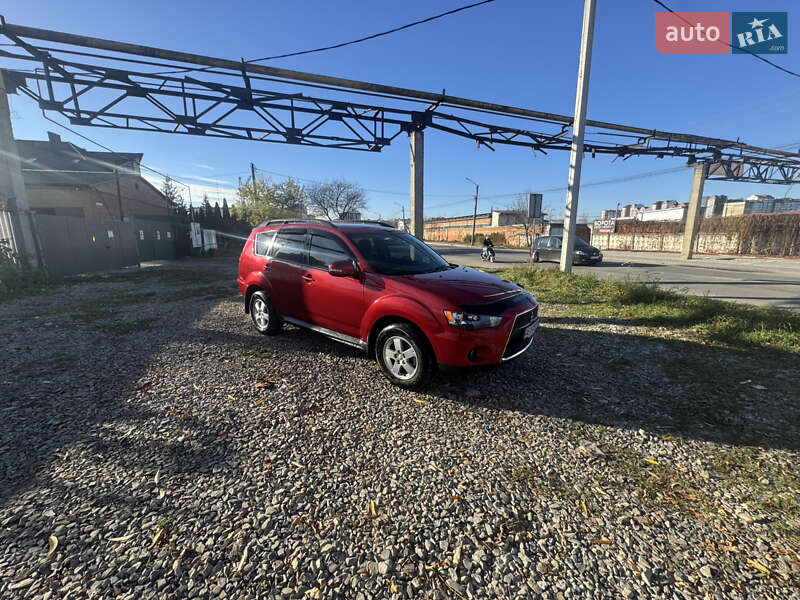 Внедорожник / Кроссовер Mitsubishi Outlander XL 2011 в Ивано-Франковске