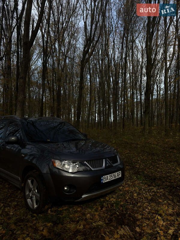Позашляховик / Кросовер Mitsubishi Outlander XL 2009 в Новомиргороді