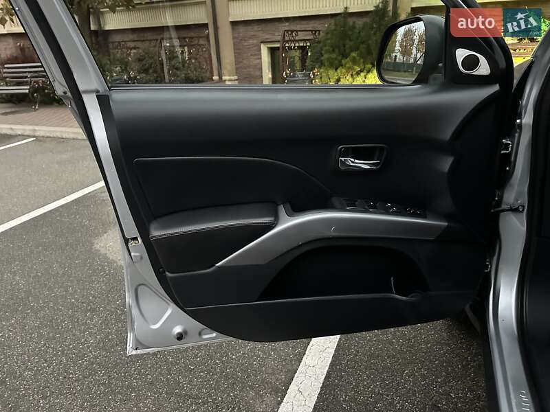 Внедорожник / Кроссовер Mitsubishi Outlander XL 2007 в Киеве фото 43 Внедорожник / Кроссовер Mitsubishi Outlander XL 2007 в Киеве