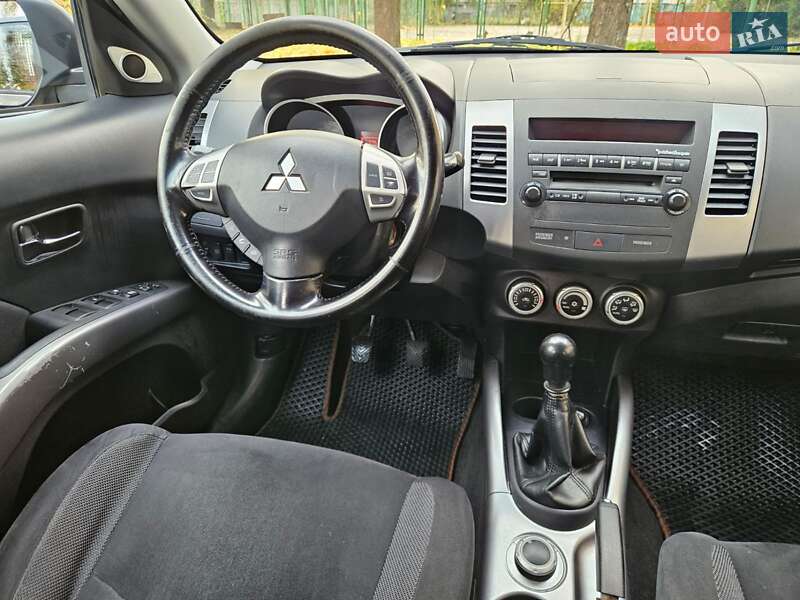 Позашляховик / Кросовер Mitsubishi Outlander XL 2007 в Дніпрі