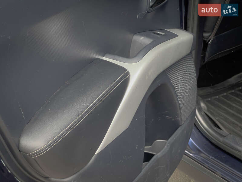 Позашляховик / Кросовер Mitsubishi Outlander XL 2008 в Києві