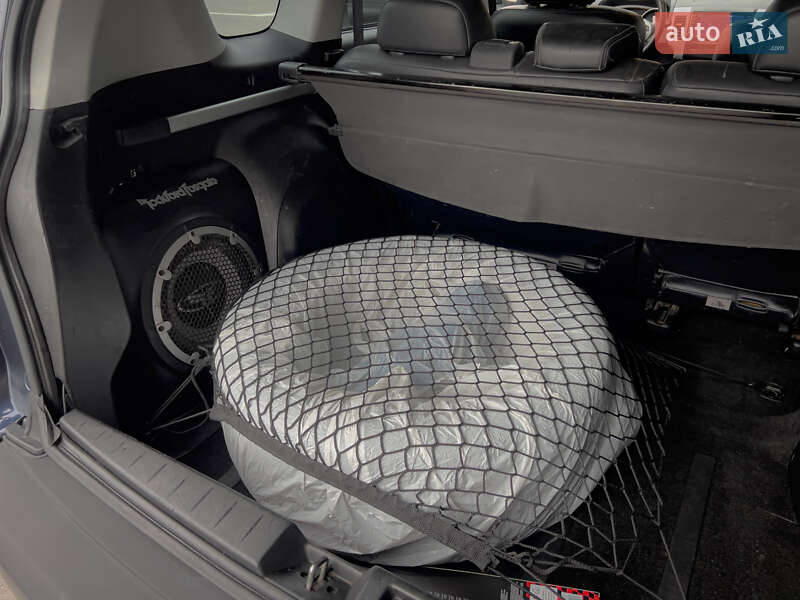 Позашляховик / Кросовер Mitsubishi Outlander XL 2008 в Києві