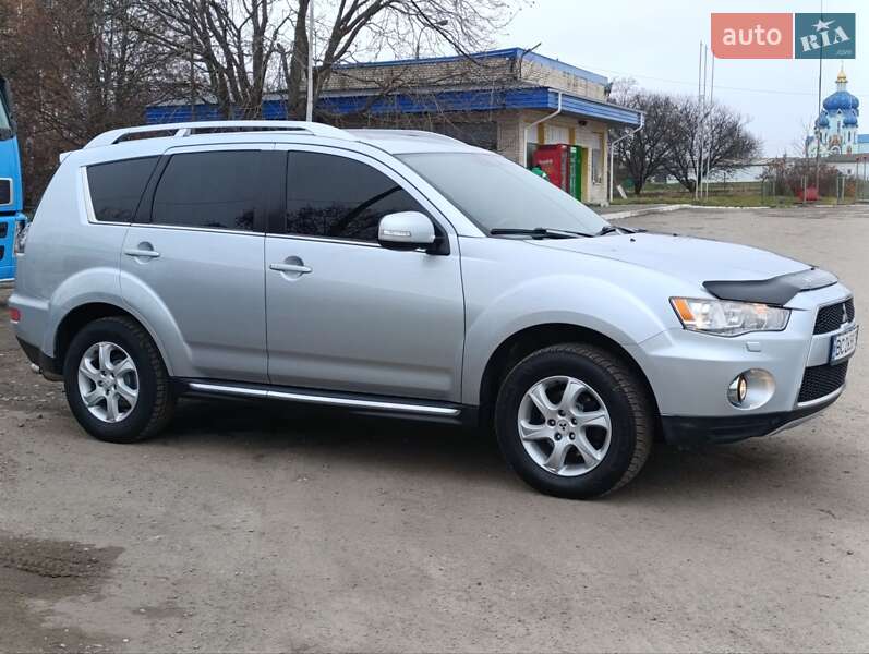 Внедорожник / Кроссовер Mitsubishi Outlander XL 2010 в Теофиполе