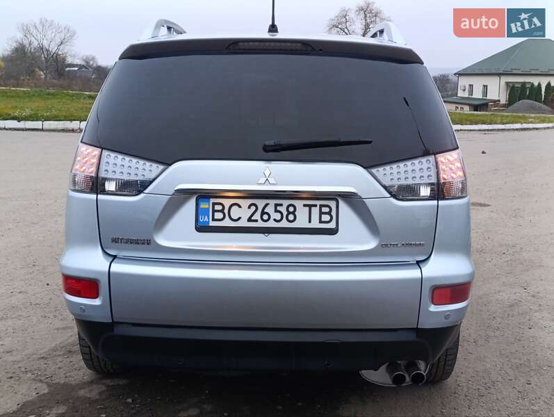 Внедорожник / Кроссовер Mitsubishi Outlander XL 2010 в Теофиполе