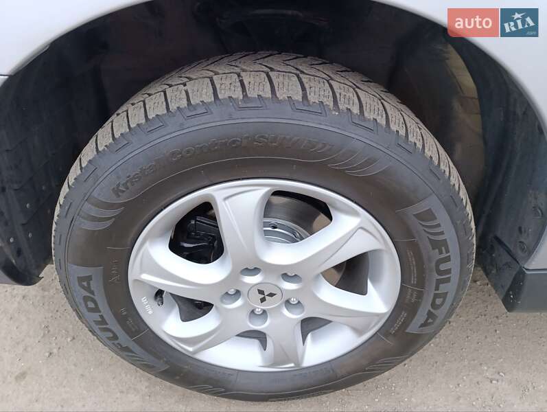 Внедорожник / Кроссовер Mitsubishi Outlander XL 2010 в Теофиполе