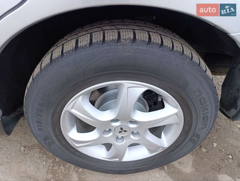 Внедорожник / Кроссовер Mitsubishi Outlander XL 2010 в Теофиполе