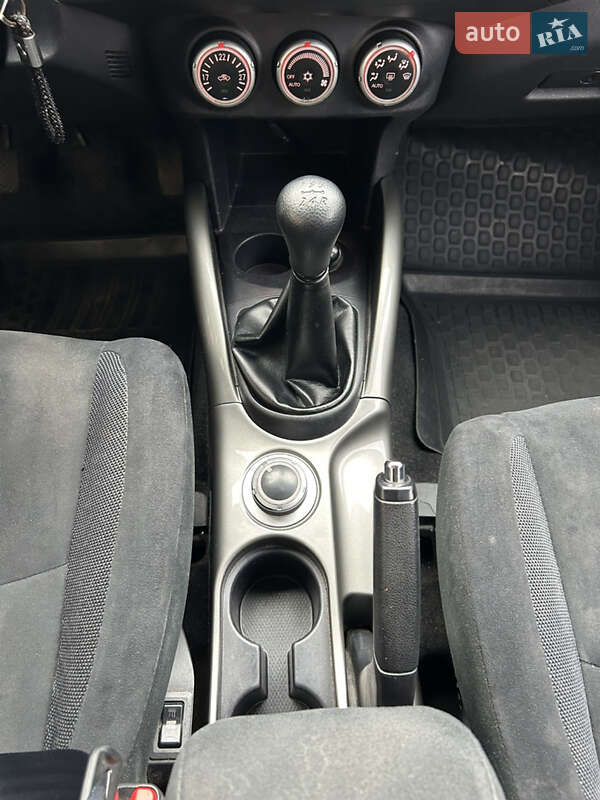 Позашляховик / Кросовер Mitsubishi Outlander XL 2009 в Жовтих Водах фото 12 Позашляховик / Кросовер Mitsubishi Outlander XL 2009 в Жовтих Водах