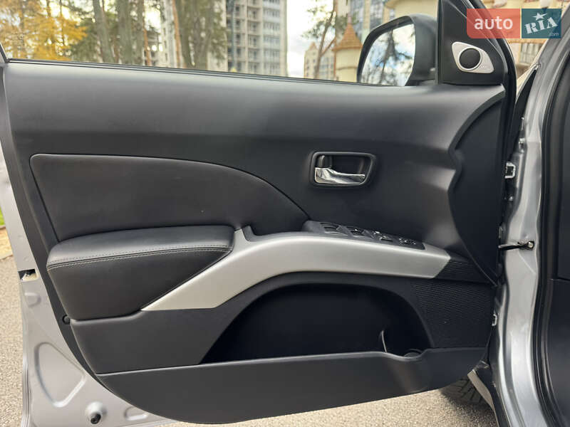 Внедорожник / Кроссовер Mitsubishi Outlander XL 2008 в Харькове