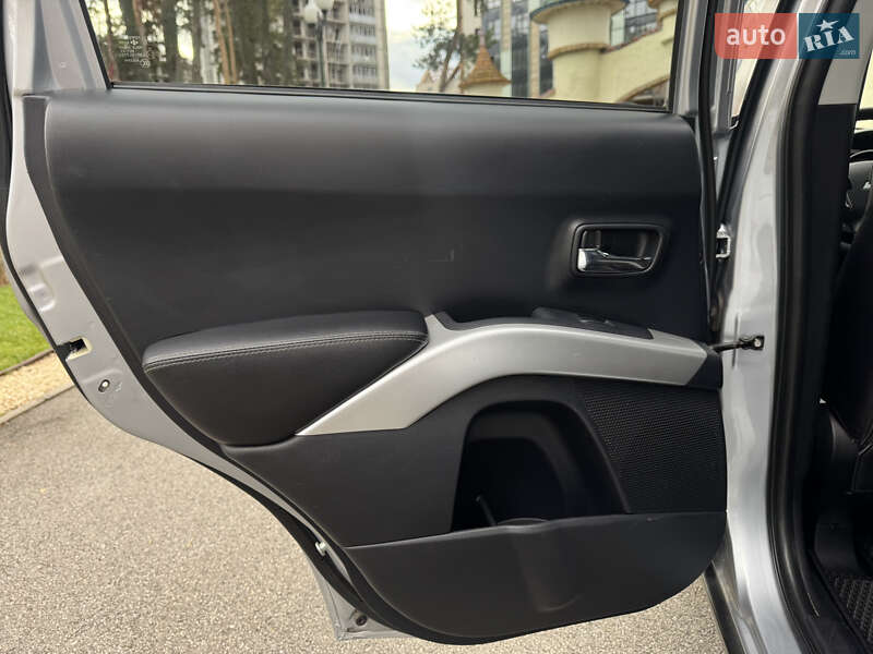 Внедорожник / Кроссовер Mitsubishi Outlander XL 2008 в Харькове